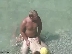 A fickó pornó videó  ...